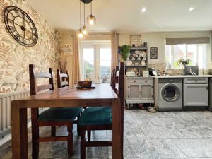Kitchen Diner- click for photo gallery